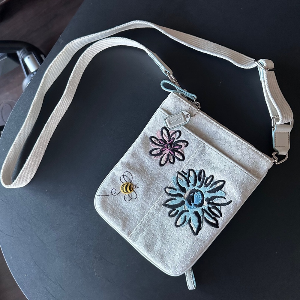 Coach white Micro C pattern Swingpack & embroidered bee & flowers RARE Y2K 2006 - Picture 11 of 13